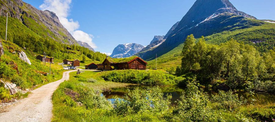 innerdalen-valley-beautiful-hiking-destination-nor-small.jpg